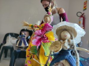 Palha de milho é matéria-prima a peças de arte