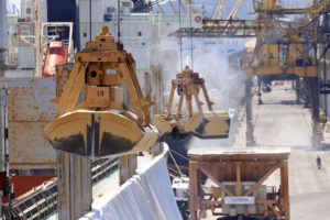 Importação de adubo cresce 20% nos portos do Paraná