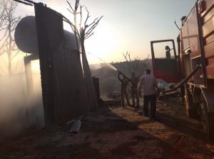 Trabalho de rescaldo continua em área rural de Paiçandu