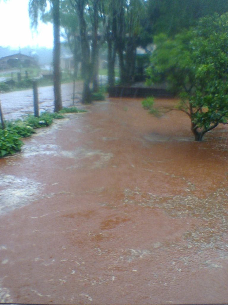 Chuva torrencial na propriedade de Cezar Dondoni