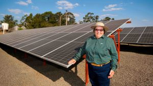 Elza Sangalli baixou conta de energia para R$ 200,00 com as 180 placas solares