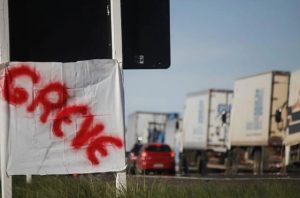Caminhoneiros não querem auxílio anunciado pelo presidente