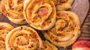 Pão recheado com presunto e queijo