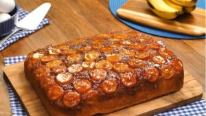 Bolo de banana caramelizada
