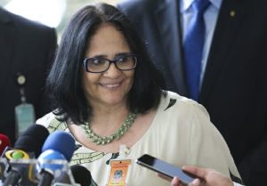 Ministra Damaris em evento com mulheres nesta 6ª em Cascavel