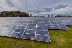 Brasil bate recorde em energia solar; veja a participação do agro