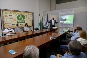 O impacto da nova Ferroeste no setor madeireiro
