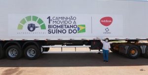 Inovação: conheça o 1º caminhão movido a biometano suíno