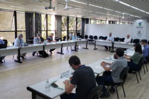 IDR-Paraná discute ações de serviços aos agricultores