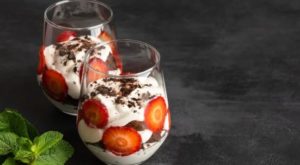 Pavê de morango com chocolate