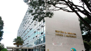 Auditores fiscais federais ameaçam deflagrar greve