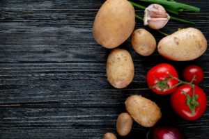 Alho, batata e tomate: preços para produtores caem até 41,08%