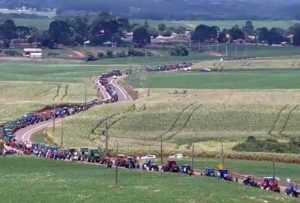 VÍDEO: Entre Rios não quebra recorde mundial de tratores