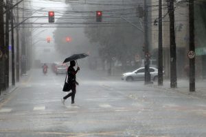 Instabilidade típica de verão prevista no fim de semana