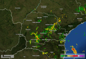 VÍDEO: chuva começa a pegar o rumo do Paraná