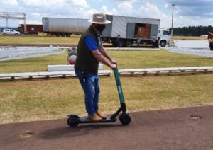 Patinetes agilizam tarefas na era da sustentabilidade