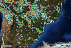 Pancadas de chuvas e calorão predominam em todo Paraná