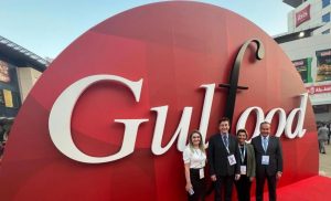 Presidente da Lar, Irineo da Costa Rodrigues (à dir.) participa da Gulfood 2022