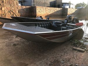 Perseguição de barco termina com presos por pesca ilegal