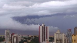 VÍDEO: fim de semana com chuva no Paraná