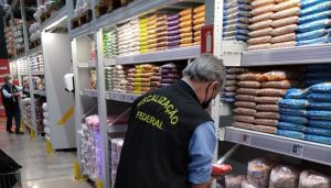 Fiscalização suspende comercialização de feijão e arroz