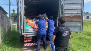 Polícia apreende toneladas de alimentos impróprios para consumo