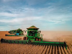 Produtores rurais investem em tratores e colheitadeiras