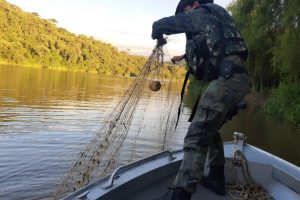 Polícia ambiental reforçpu combate à pesca predatória em rios e bacias hidrográficas durante período da Piracema