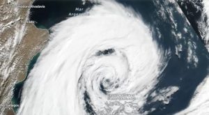 Imenso ciclone extratropical se aproxima do sul