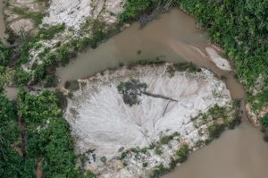 PL da mineração em terras indígenas é aprovado com urgência