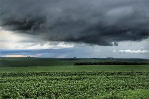 Em meio a onda de calor, aumenta o alerta para risco de temporais no Sul do Brasil