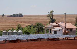 Vantagens de energias renováveis no campo são apresentadas no PR