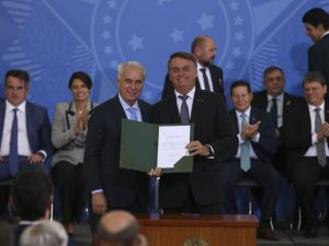 Novo ministro anuncia viagens em busca de fertilizantes