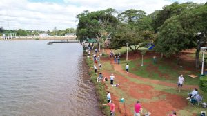 Domingo é dia de pesca no lago