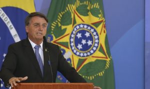 Bolsonaro pede ajuda para conter embargo de fertilizantes