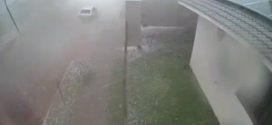 Câmera de segurança registra momento da tempestade