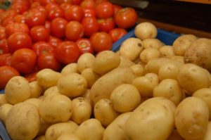 Dificuldade na colheita eleva preços da batata e do tomate