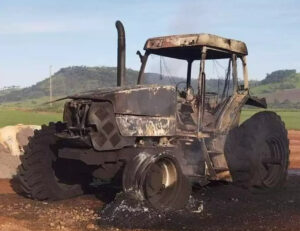 Violência no campo: grupo armado invade fazenda e deixa cenário de destruição