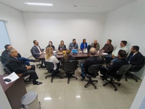 Engenheiros agrônomos e advogados selam parceria