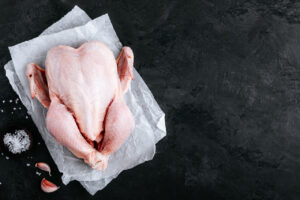 Mesmo reduzindo importação, China se mantém líder na compra de frango brasileiro