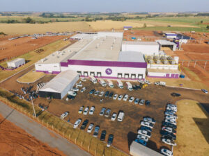 Incubatório e abatedouro de frangos são inaugurados no Paraná