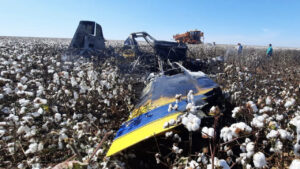 Avião agrícola pega fogo após queda; piloto está em estado grave