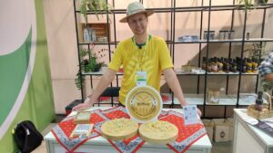 Conheça o paranaense que recebeu prêmio de melhor queijo artesanal do Brasil
