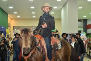 Cavaleiro das Américas: conheça história do homem que fez 25 mil km a cavalo