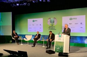 “Restringir comércio de fertilizantes afeta produtividade”, afirma ministro da Agricultura
