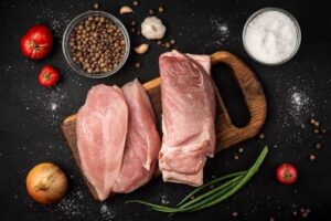 Projeções apontam consumo recorde em carnes suína e de frango em 2023