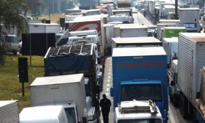 Transportadores de carga não precisam mais renovar documento que capacita para o frete