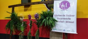 Grupo de mulheres se une para vender flores e ajudar uma causa nobre