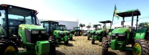 MA Máquinas entrega tratores em caravana John Deere