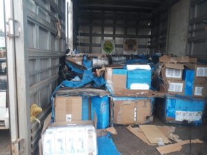 Agrotóxicos contrabandeados são recolhidos pela polícia na fronteira